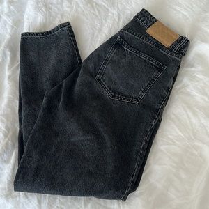 Black / Dark grey mom jeans.